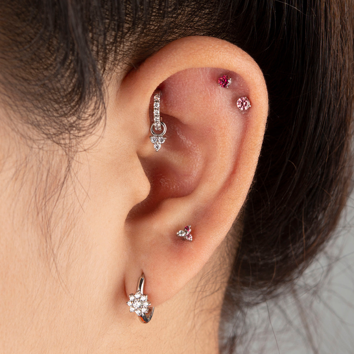 Anneau de piercing pour hélix avec fleur en cristal