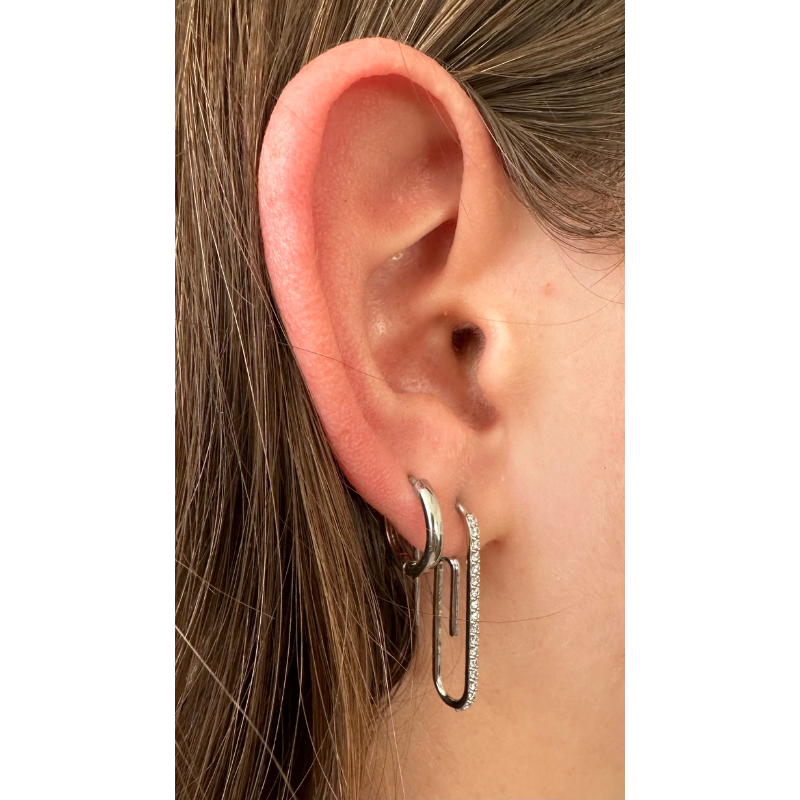 Boucle d'oreille trombone pavé d'oxydes de zirconium