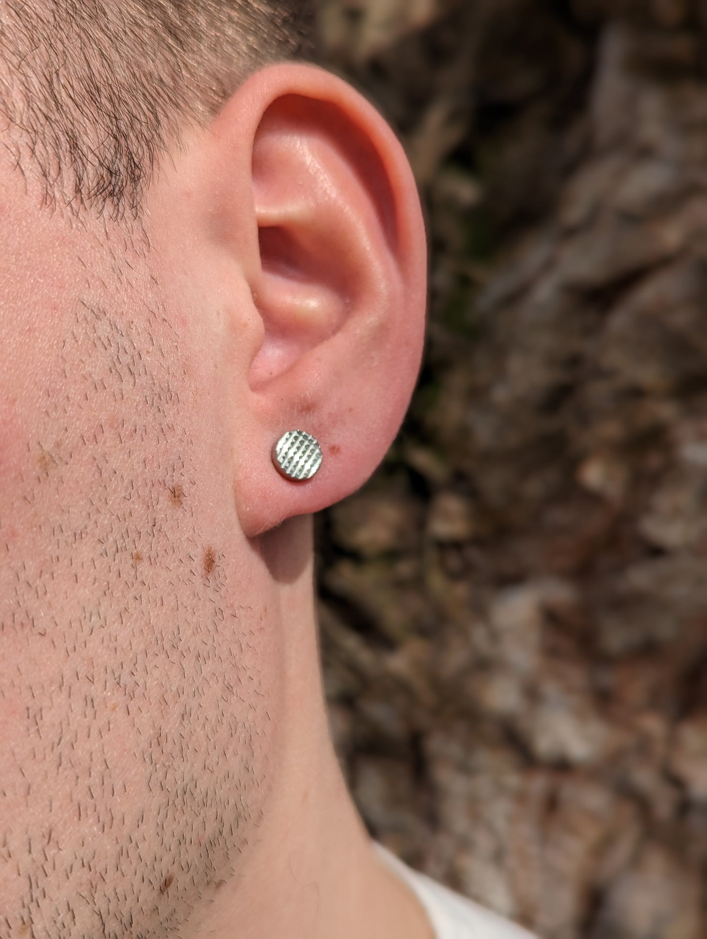 Piercing faux écarteur d'oreille en acier avec motif