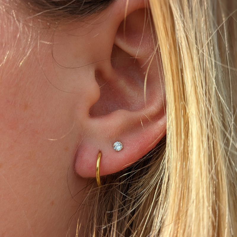 Piercing clicker en titane doré à ouverture manuelle