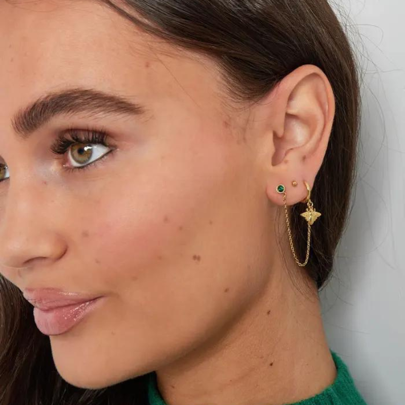 Boucle d'oreille chaîne avec pendentif insecte et puce d'oreille