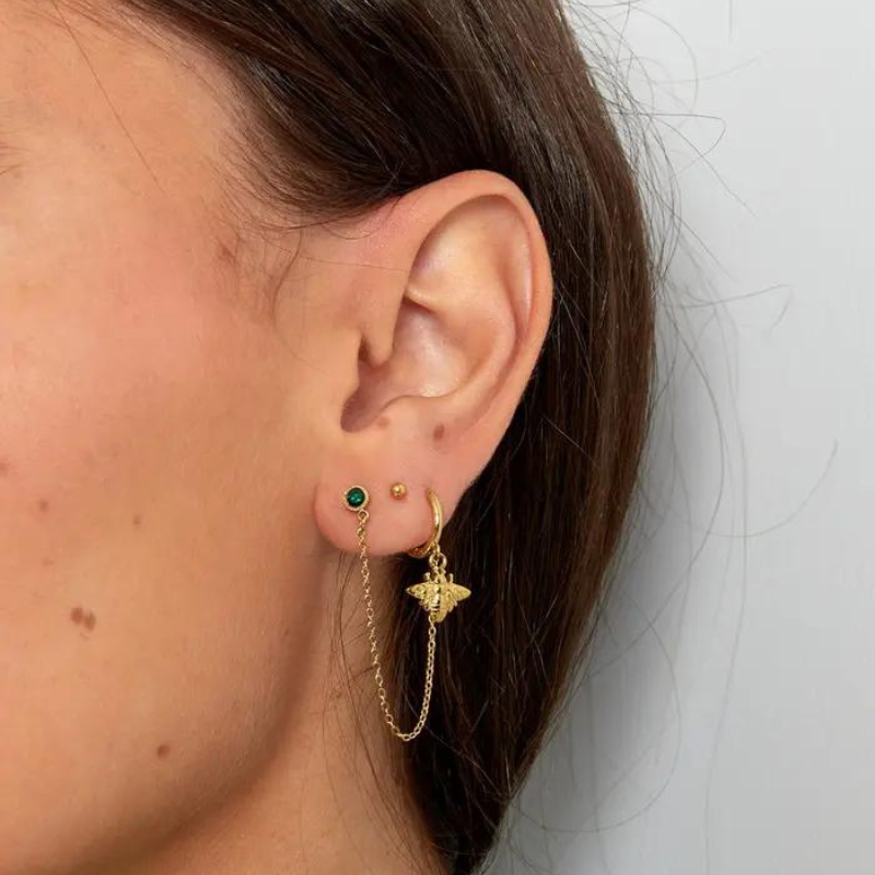 Boucle d'oreille chaîne avec pendentif insecte et puce d'oreille