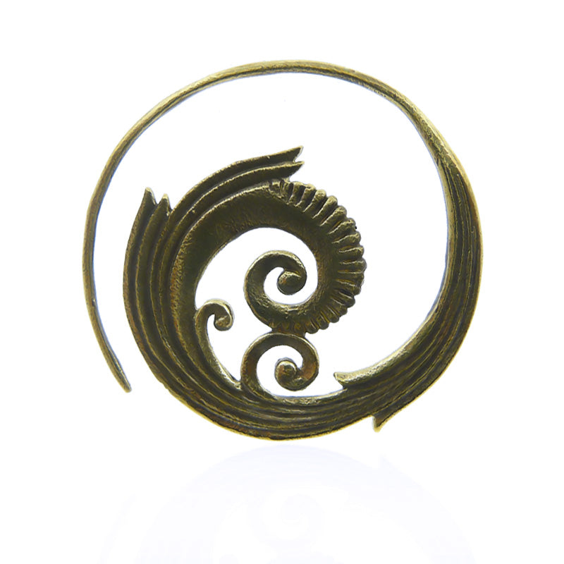 Boucle d'oreille en laiton avec volutes