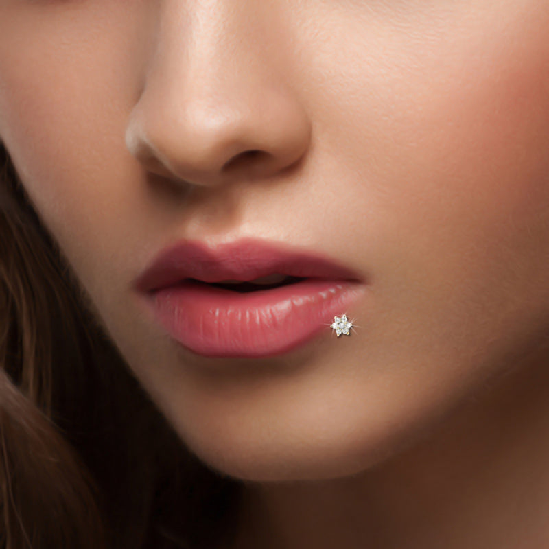 Piercing labret or jaune avec fleur zircon blanc