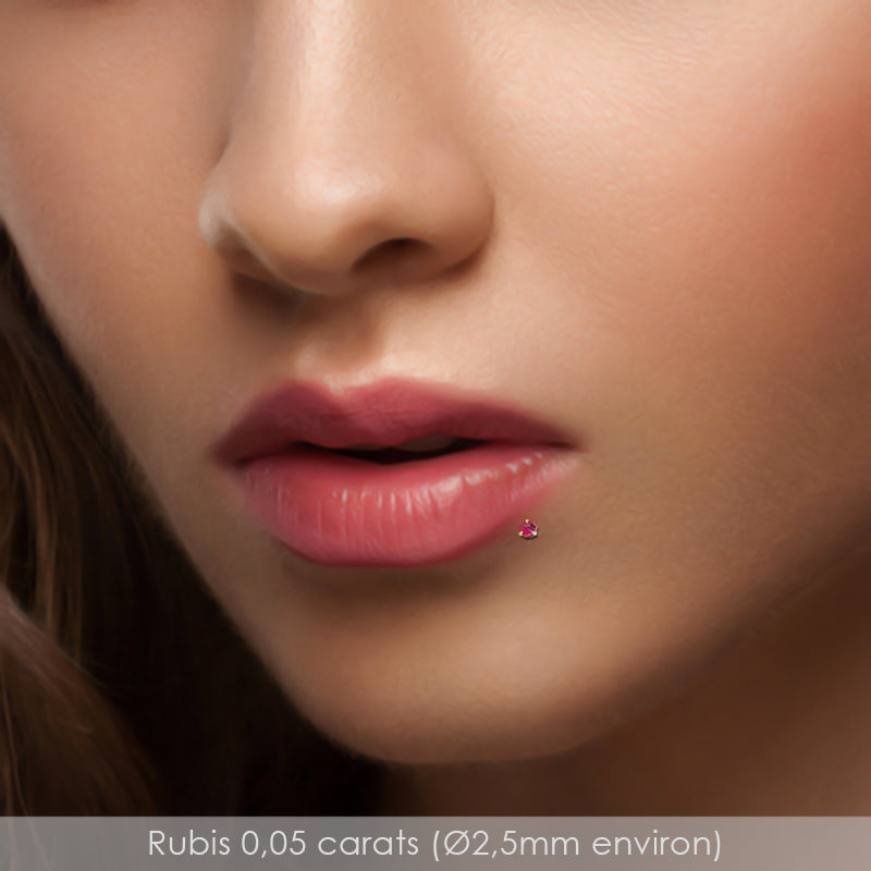 Piercing labret bioplast en or jaune avec rubis