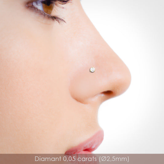 Piercing nez or jaune avec un diamant 0,05 carats