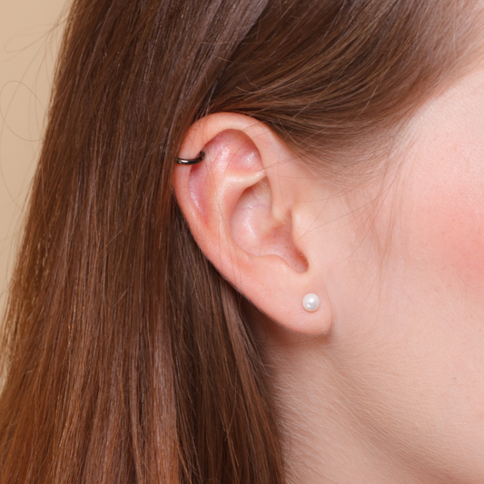 Piercing oreille en acier avec véritable perle de culture
