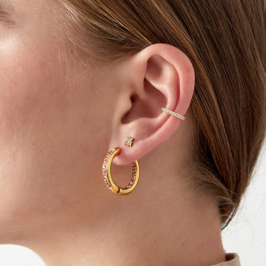 Ear cuff 9 mm à cristaux porté sur cartilage hélix ou conch sans perçage