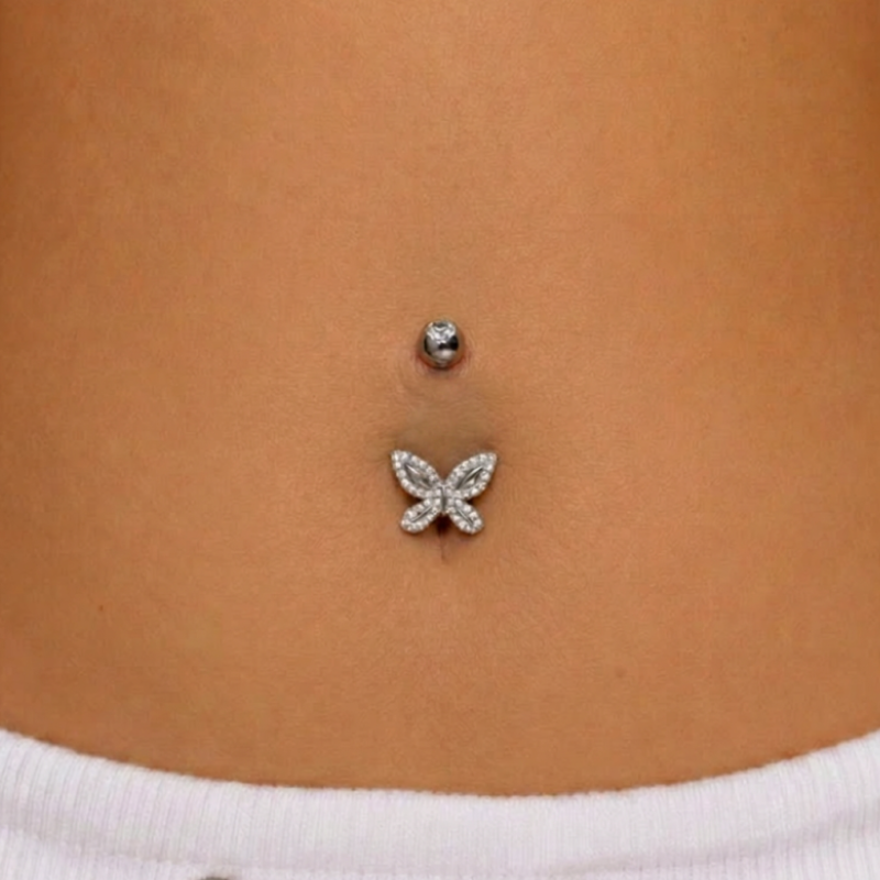 Mise en situation Piercing nombril papillon acier chirurgical 