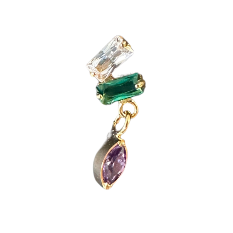 Piercing avec pierres de couleur blanche verte et viollette vue de dessus