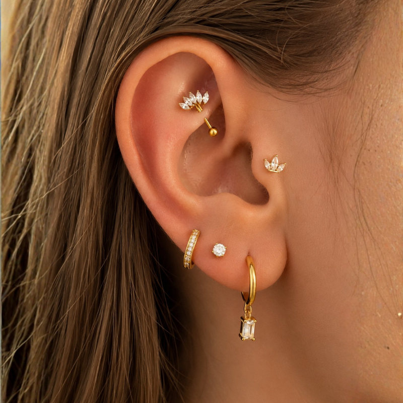 Piercing rook titane G23 doré zirconiums porté