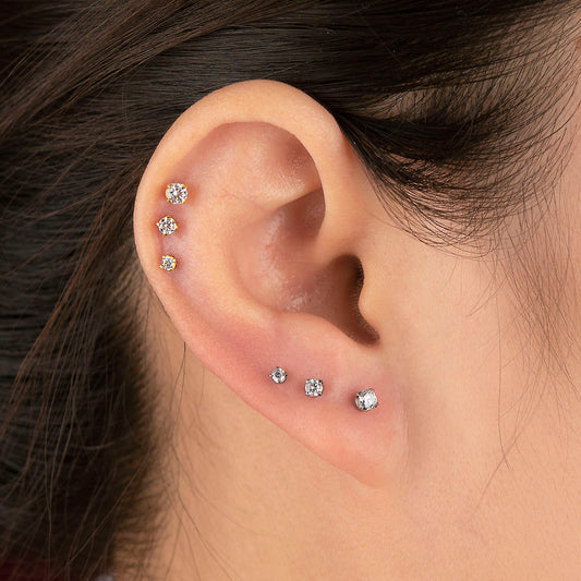 Boucle d'oreille avec zircon blanc griffé