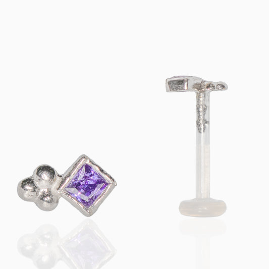 Piercing labret iris or blanc hélix, tragus , conch ...