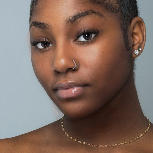 Faux piercing de nez avec strass