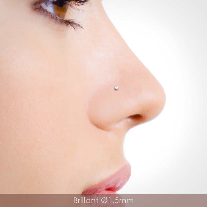 Piercing de nez discret en or blanc avec brillant